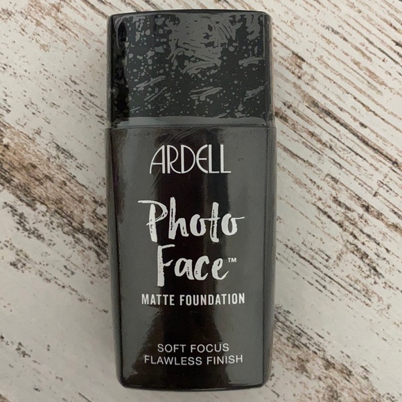 Ardell Photo Face Matte Foundation - Dark 10.0 - Picture 2 of 4